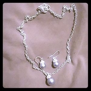 Necklace and earring set